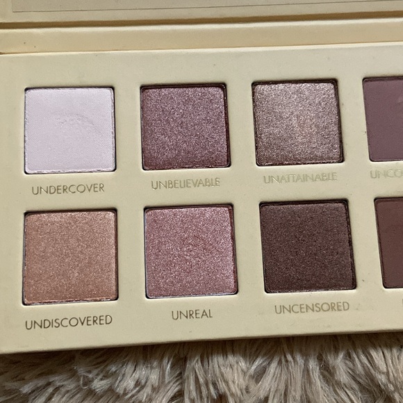 Lorac unzipped eyeshadow palette - Picture 3 of 5